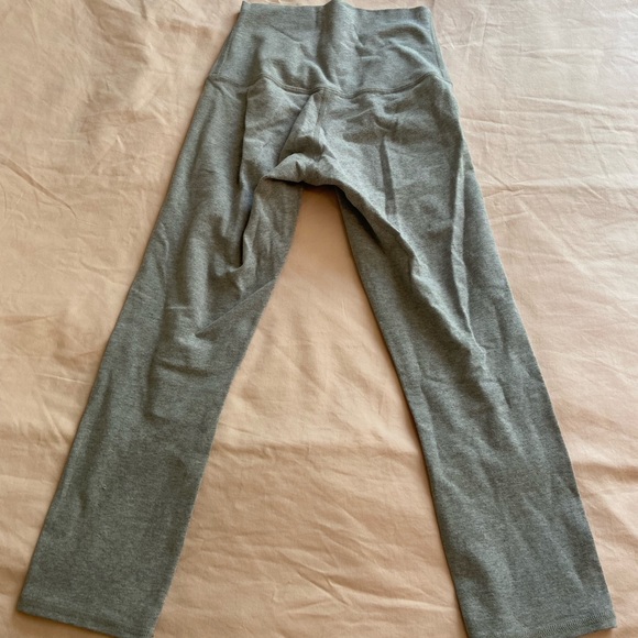 Grey lulu lemon cropped leggings - Picture 3 of 4